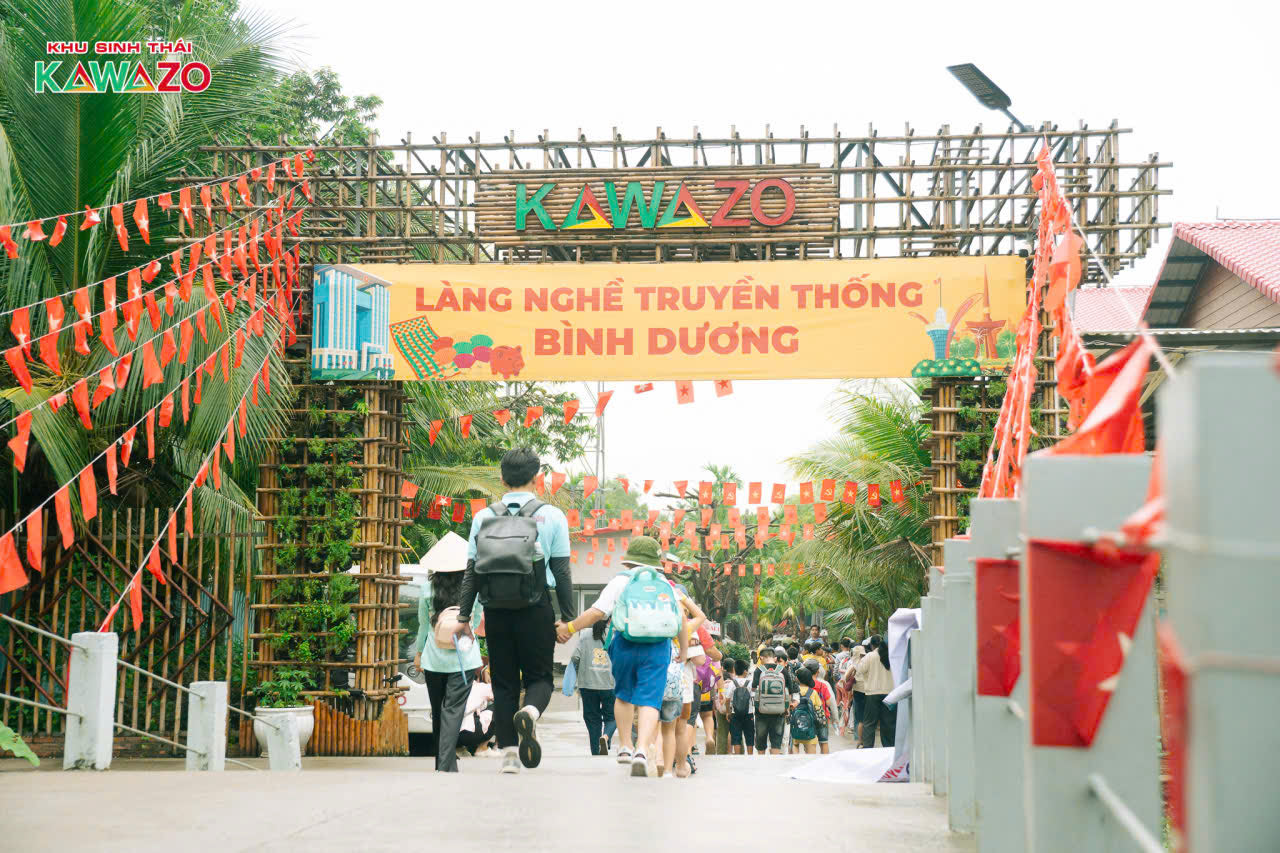 Cổng vào Khu sinh thái - Làng nghề truyền thống KAWAZO